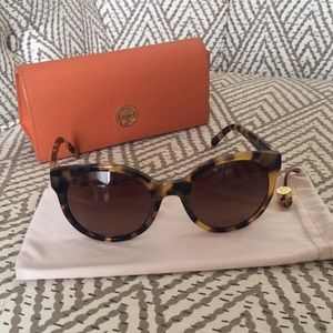 Tory Burch Polarized Round Tortoiseshel sunglasses